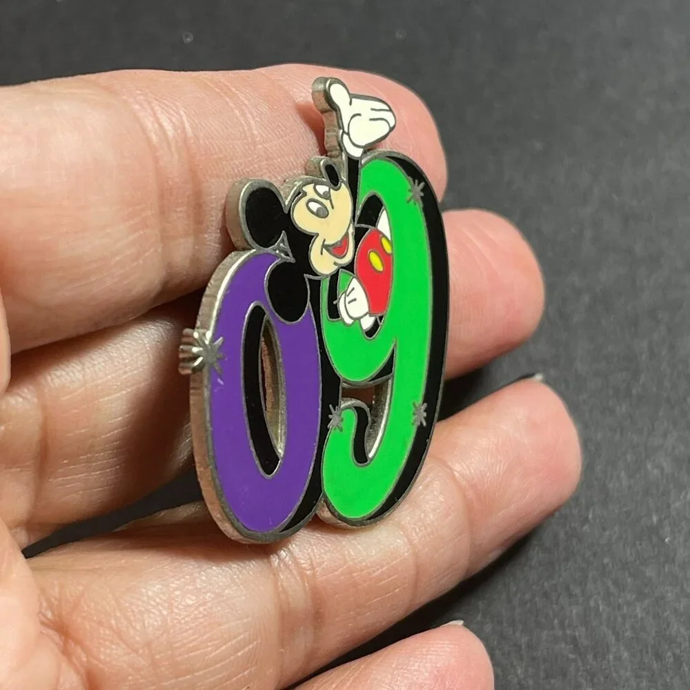 Disney Mickey Mouse Trading Pin 2009 Badge Brooch Lapel Pin Accessories Jewelry